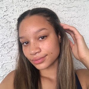 Meet your Posher, Aysia